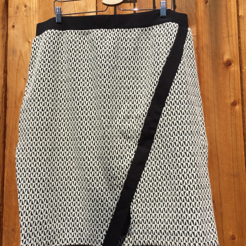Brand New Indigo Poppy Black and White Skirt 3X - Picture 2 of 4